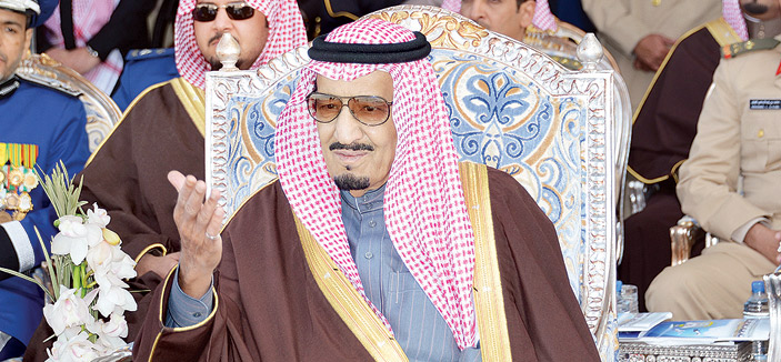 الصقور السعودية تظلل سماء الوطن بتشكيلات الحب والفداء 