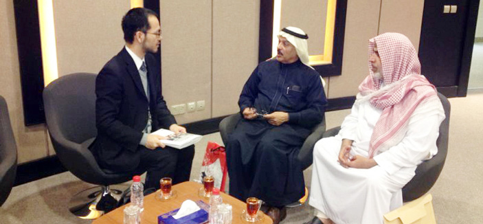 رئيس قسم الثقافة والتعليم بسفارة اليابان يشيد بمقتنيات مكتبة الملك عبد العزيز العامة 