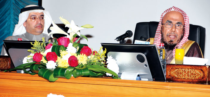 الشيخ المطلق: الإجازات المرضية الوهمية غير جائزة وموقعها آثم 