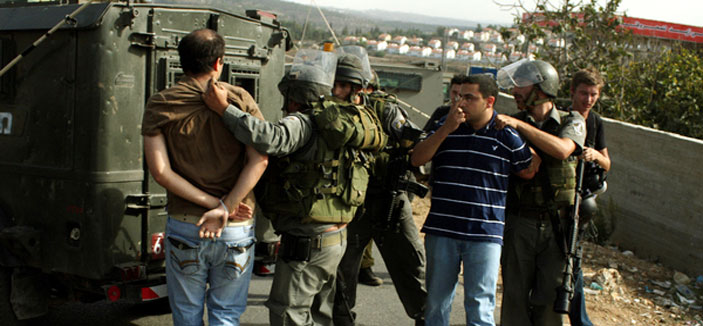 الاحتلال يعتقل 10 شبان فلسطينيين بالضفة و 25 في القدس 