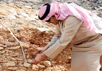 سلطان بن سلمان يتفقد أعمال التنقيب الأثري في الدوادمي 