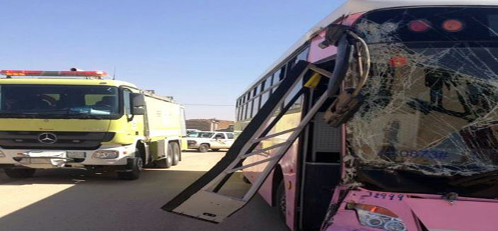 نجاة 14 طالبة ارتطمت حافلتهن بصهريج مياه 