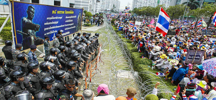 تايلاند .. المتظاهرون يستهدفون مقر الأزمة التابع لرئيسة الوزراء 