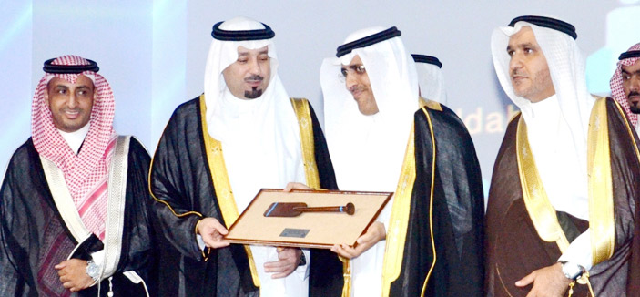 أمير منطقة مكة يكرّم «الأهلي» لشراكته بمعرض شباب الأعمال 