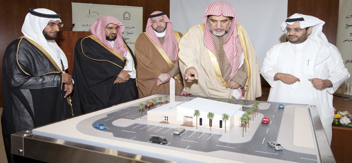 وزير الشؤون الإسلامية يضع حجر أساس باكورة مشروعات لجنة العناية بمساجد الطرق في الرياض 