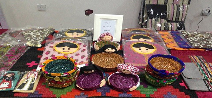 مركز الأميرة نورة بعنيزة يقيم معرضاً للتعريف بالحرف القديمة 