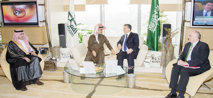 الأمير الوليد يستقبل رئيس وزراء جمهورية المجر 