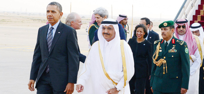 الأمير خالد بن بندر يتقدم مستقبلي أوباما لدى وصوله الرياض 