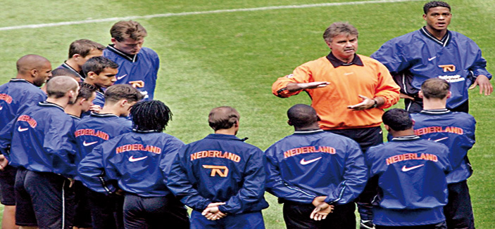 هيدينك يعود لتدريب المنتخب الهولندي عقب المونديال 