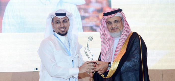 شاب سعودي يحصد جائزة أفضل موظف مبيعات سياحية بالمملكة 