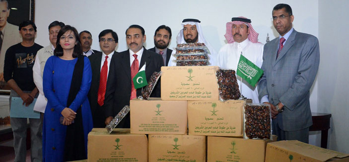 سفارة خادم الحرمين لدى باكستان تسلم هدية المملكة من التمور للحكومة الباكستانية 