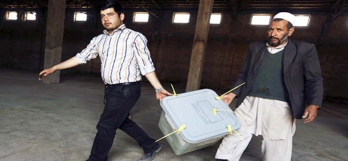 نقل صناديق الاقتراع إلى كابول بعد الفرز الأولي للأصوات 