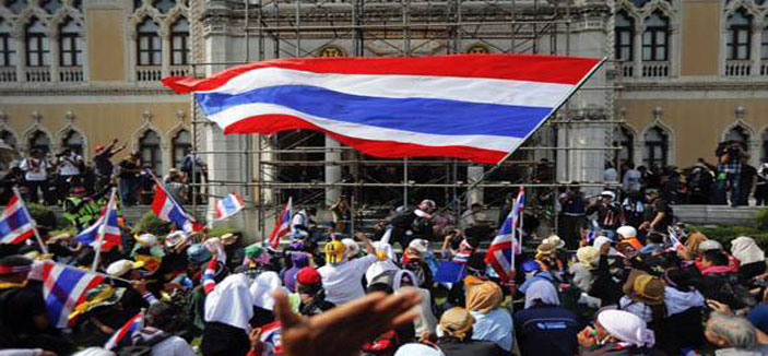 حكومة تايلاند تطلب قوات إضافية في بانكوك خشية تفاقم الأزمة 