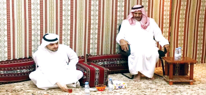الأمير نواف بن نايف يطمئن على صحة المواطن المطيري 