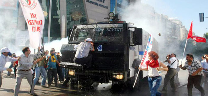 صدامات بين الشرطة التركية ومتظاهرين في اسطنبول 