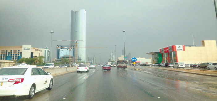 الرياض ... أسبوع حار تلطفه الغيوم الجزئية والأمطار الرعدية 
