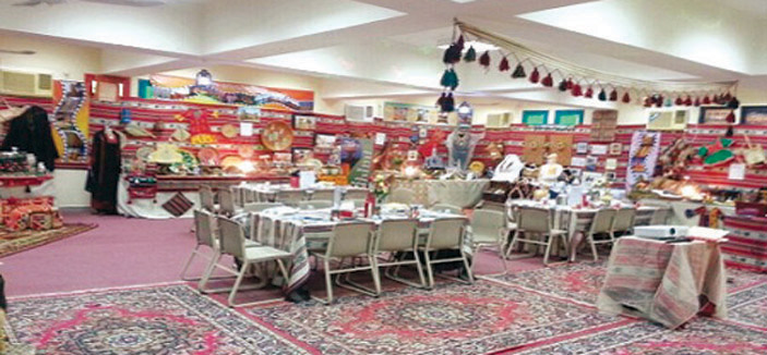 معرض تراثي إبداعي بأيدي طالبات ومعلماتهن في متوسطة بالخبر 