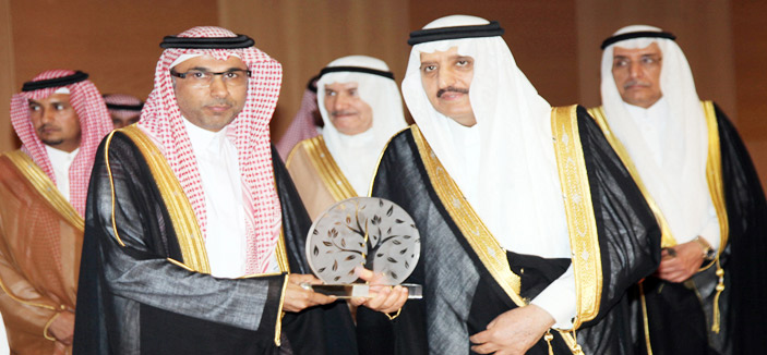 الأمير أحمد بن عبدالعزيز يكرِّم «موبايلي» لشراكتها الاستراتيجية مع جمعية الزهايمر 