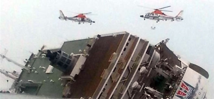 فقدان 11 بحاراً بعد اصطدام سفينة شحن بحاملة حاويات في هونغ كونغ 