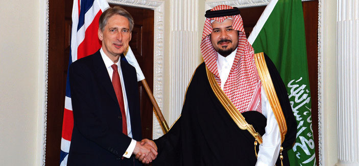 سلمان بن سلطان بحث مع وزير الدفاع البريطاني التعاون العسكري 