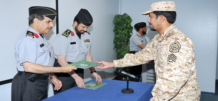 تخريج دورتين بالطب العسكري الميداني بالحرس الوطني 