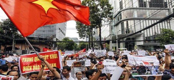 بكين تتهم الحكومة الفيتنامية بالتواطؤ مع متظاهرين   