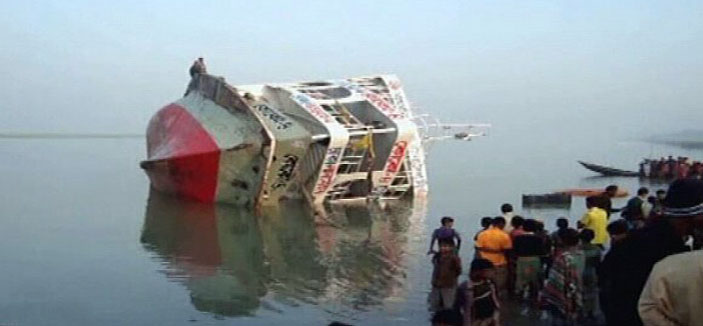 بنغلادش: 26 قتيلاً في غرق عبارة وخشية على حياة المفقودين 