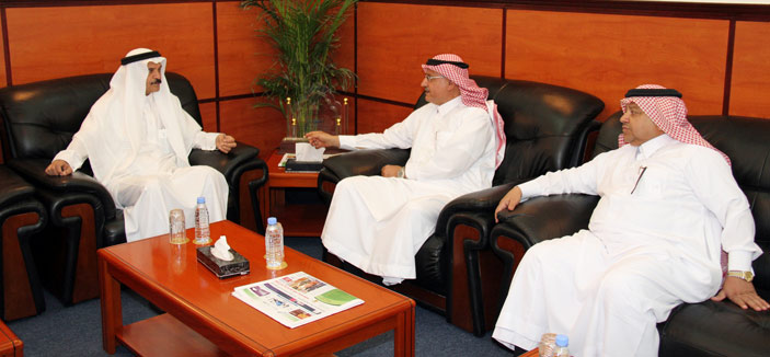 مساعد مدير عام الخطوط السعودية ونائبه يزوران «الجزيرة» 