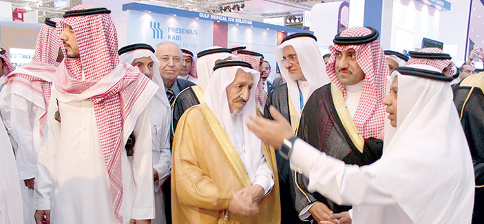 أمير منطقة الرياض يزور جناح مجلس الخدمات الصحية في معرض الصحة السعودي 