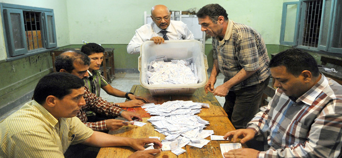 رئيس الوزراء المصري يؤكد نزاهة الانتخابات ويشيد بالمرشح الخاسر 