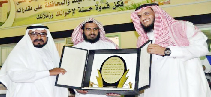 مدير تعليم شقراء يكرم « الدعيج» 