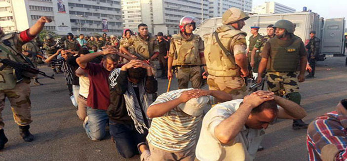 القبض على 5 أشخاص بحوزتهم 20 قنبلة في مصر 