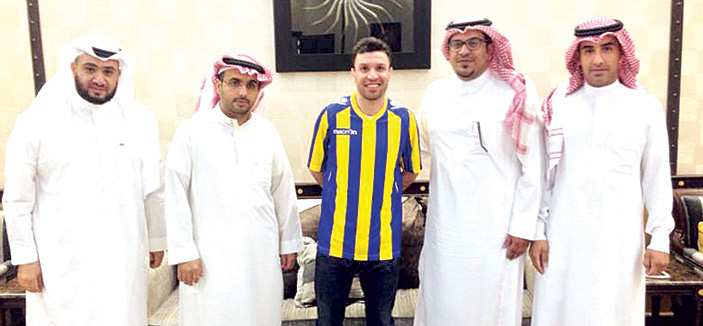 جهاد الحسين يعود للملاعب السعودية بقميص التعاون 