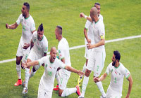 لاعبو الجزائر يتعاهدون على تحقيق الفوز في لقاء كوريا