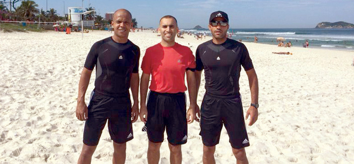 الطاقم المونديالي البحريني يدير لقاء إسبانيا وأستراليا 