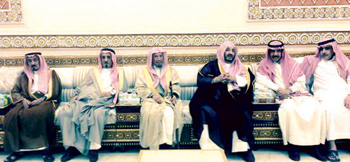 أصحاب الفضيلة والأدباء والشعراء والمؤرخون في افتتاحية ثلوثية العبار 