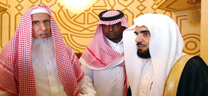 سماحة المفتي العام للمملكة يستقبل وفد هيئة الأمر بالمعروف بمنطقة الرياض 