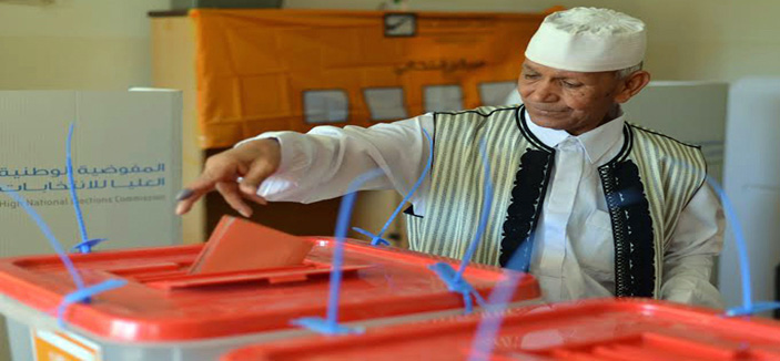 الليبيون ينتخبون برلماناً جديداً في اختبار للديمقراطية 
