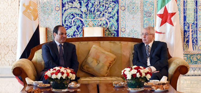 السيسي في الجزائر لبحث التحدِّيات التي تواجه دول جوار ليبيا 