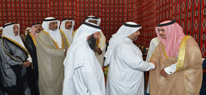 وزير الداخلية البحريني يلتقي نخبة من علماء الدين والنواب والشوريين والتجار ورؤساء التحرير 