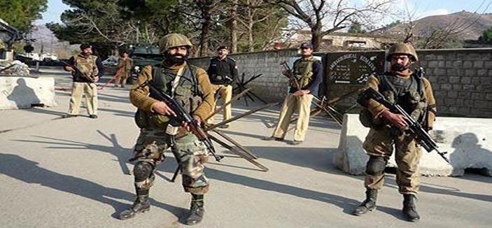 الشرطة الباكستانية تعتقل 12 مسلحاً في عمليات أمنية 