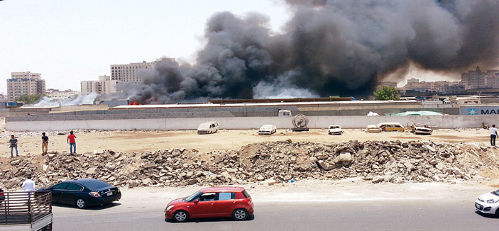 حريق ضخم بأحد مستودعات الشحن في جدة 