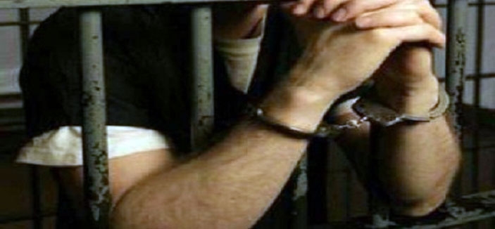 مواطن يقتل والدته فجراً بـ6 طلقات كلاشنكوف 