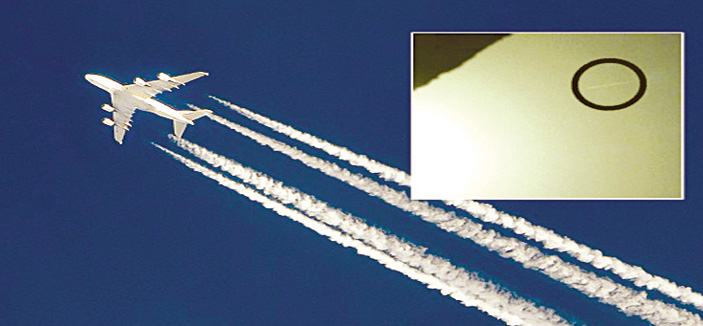 في سماء جدة .. طائرة نفاثة 