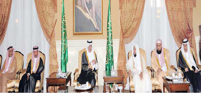 أمير منطقة تبوك يستقبل أهالي المنطقة 