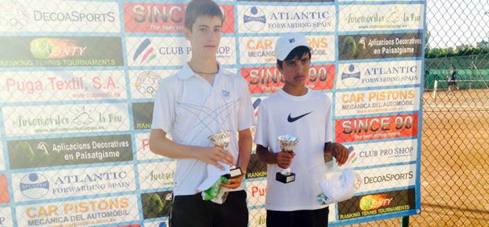 الحقباني نجم المنتخب السعودي للتنس يكتفي بفضية برشلونة الدولية 