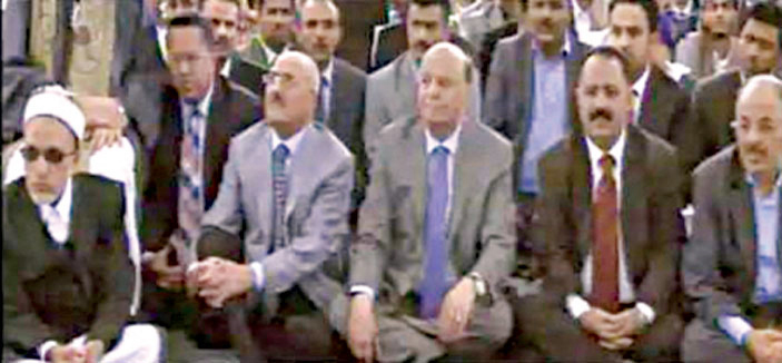 اليمن : لقاء مفاجئ يجمع بين الرئيس هادي وسلفه لأول مرة منذ عام 2012 