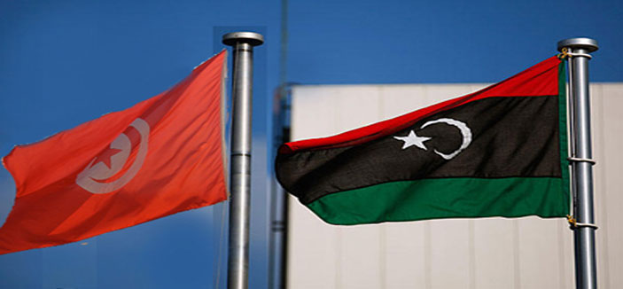 تونس .. حركية غير مسبوقة في المعبر الحدودي مع ليبيا وفرار آلاف الليبيين 