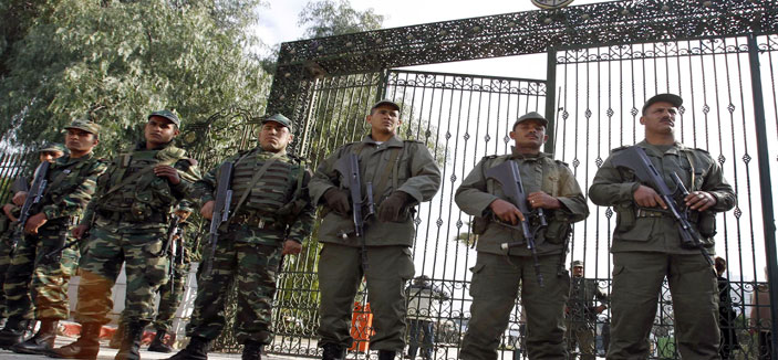 قوات عسكرية تونسية جزائرية تقصف الأنفاق وتسيطر على الحدود 