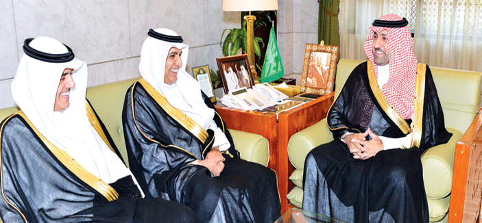 أمير منطقة الرياض يجتمع برئيس القطاع الأوسط للشركة السعودية للكهرباء 